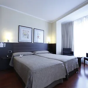 https://yoldi.biarritzhotels.info